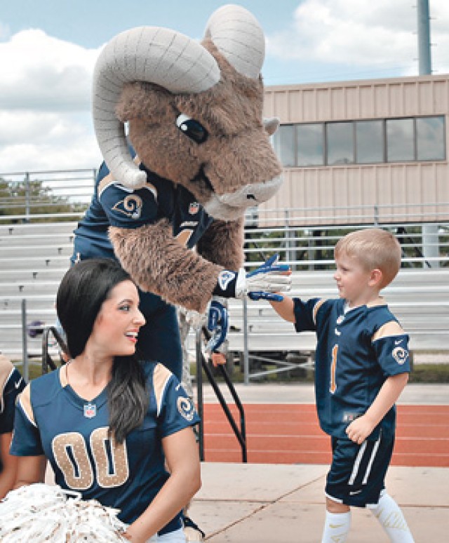 DVIDS - Images - NFL cheerleaders, mascots and players visit Eielson AFB  for Pro Blitz 2022 [Image 7 of 12]