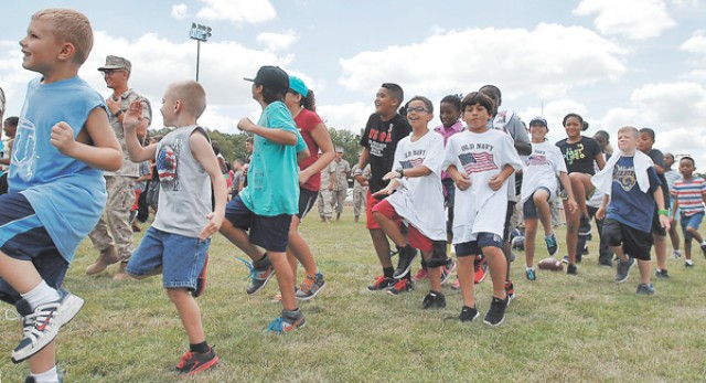 Hundreds turn out for 'NFL Play 60' at Fort Leonard Wood