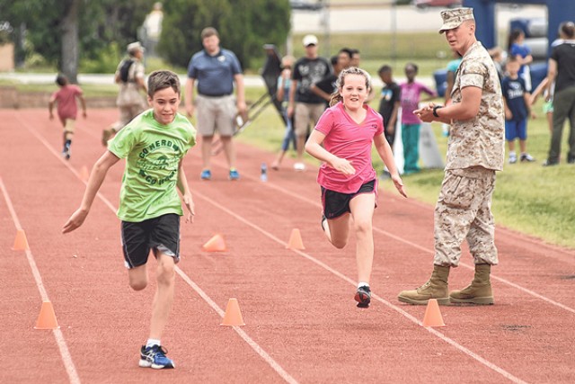 Hundreds turn out for 'NFL Play 60' at Fort Leonard Wood