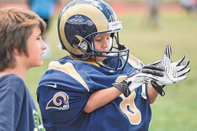 Hundreds turn out for 'NFL Play 60' at Fort Leonard Wood