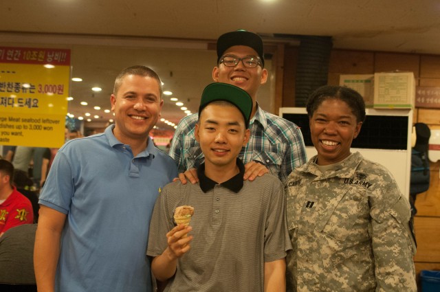 Breaking Bread: 210th Soldiers celebrate solidarity