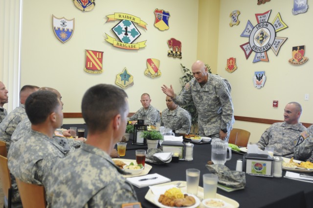 Odierno discusses leadership development, Army future with Fort Carson Soldiers