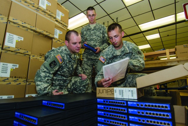 Tobyhanna radio team helps Reservists fine tune skills