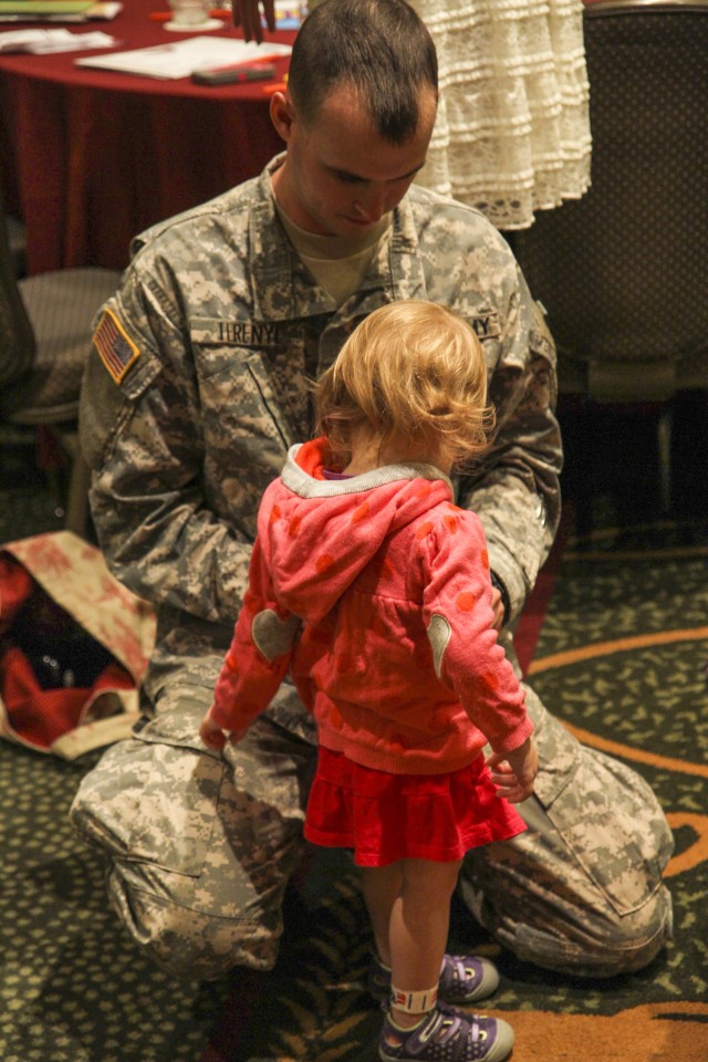 Family readiness group provides support for Army Reserve families 