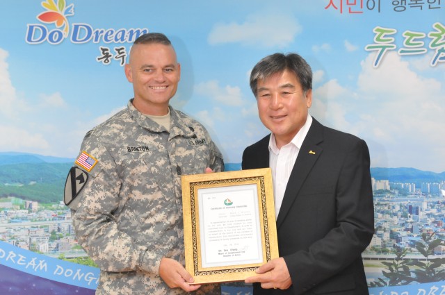 210th FA Bde. Command team becomes Dongducheon citizens