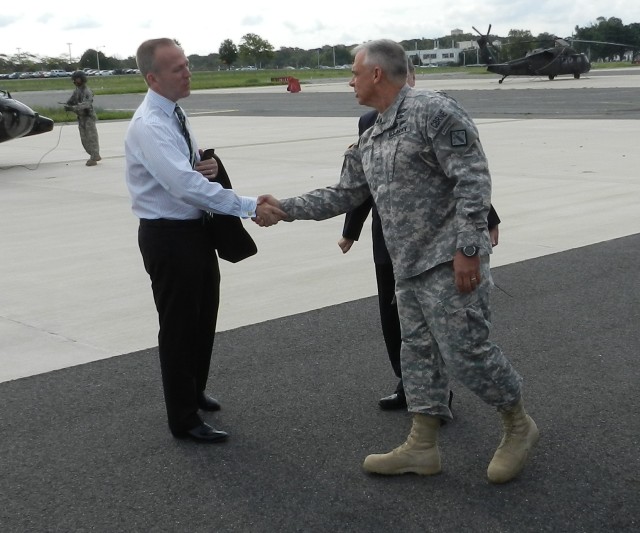 Carson briefed on 20th CBRNE Command operations