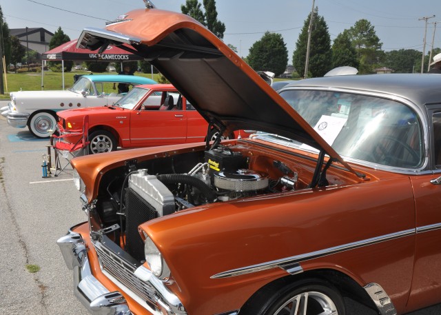 Slideshow: Car show attracts enthusiasts