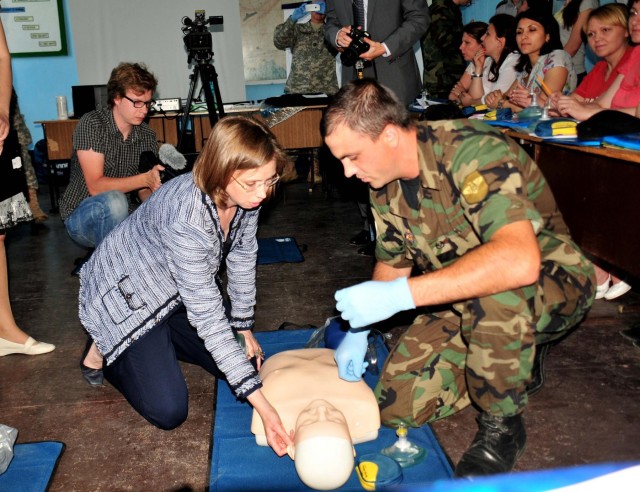 NCNG State Partnership Program in Moldova: US deputy chief of mission participates in Basic Life Support - CPR Workshop