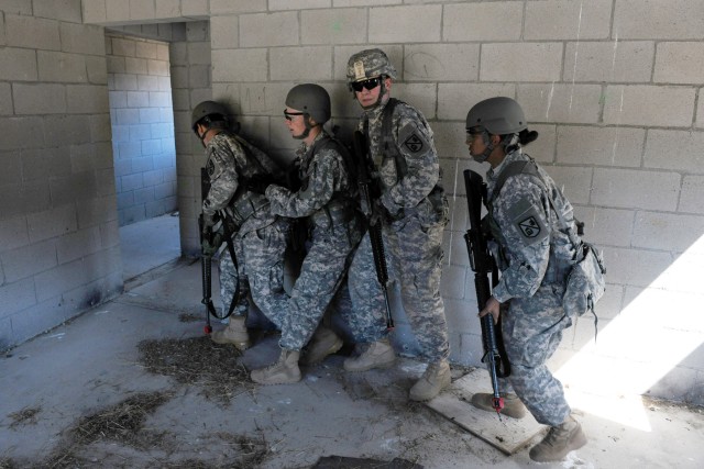 229th MI Linguists leave classroom for tactical training