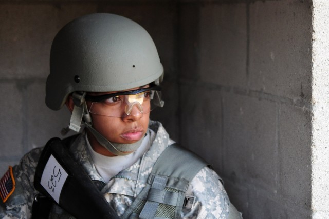 229th MI Linguists leave classroom for tactical training