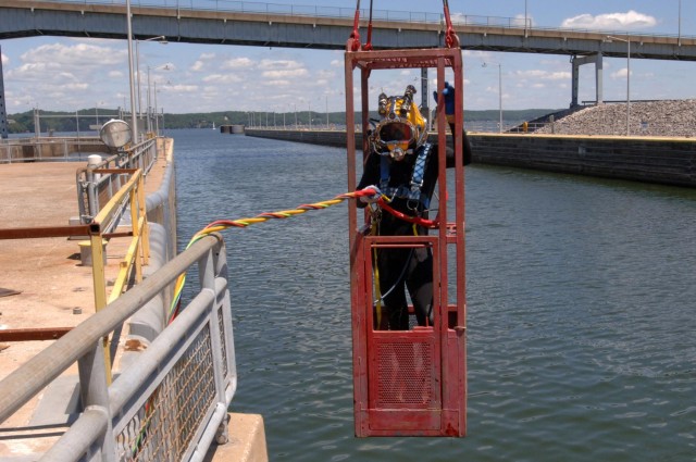 Dive team demonstrates its quick-response capability