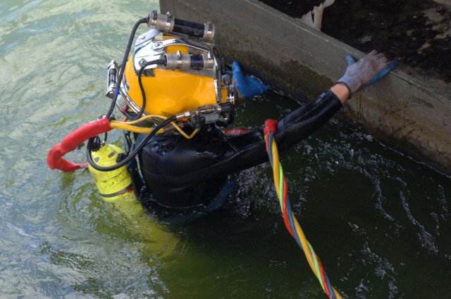 Dive team demonstrates its quick-response capability