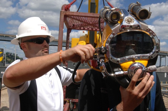 Dive team demonstrates its quick-response capability