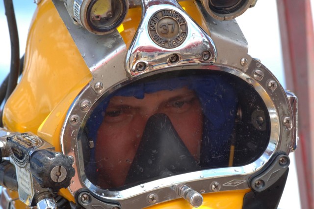 Dive team demonstrates its quick-response capability