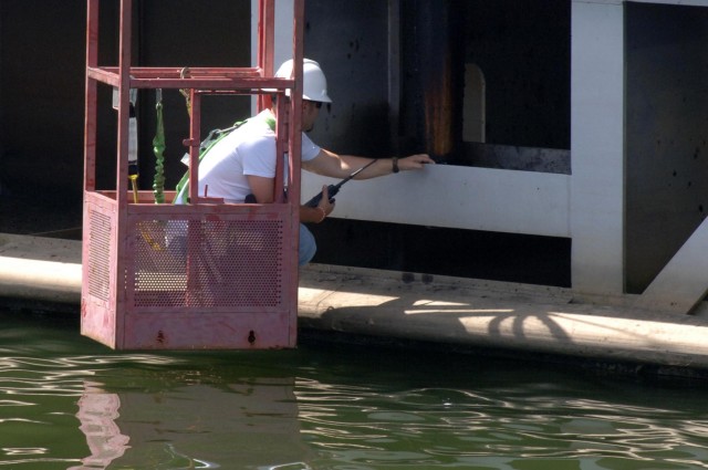 Dive team demonstrates its quick-response capability