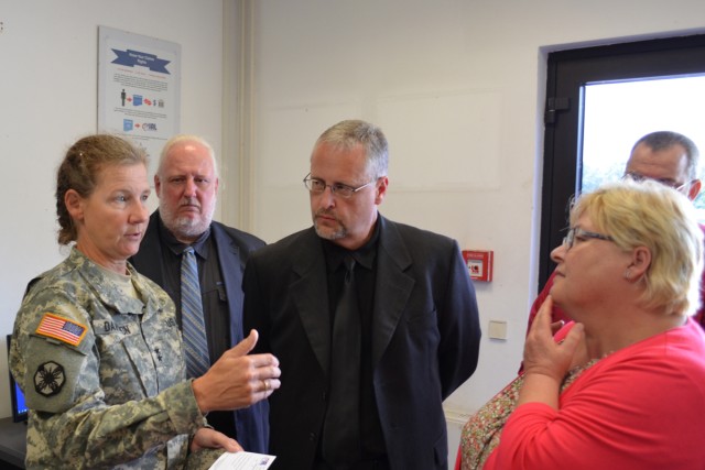 SDDC commander takes vehicle shipment concerns to heart
