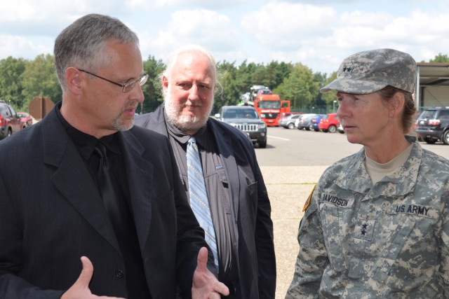 SDDC commander takes vehicle shipment concerns to heart