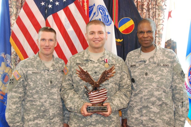 TRADOC names NCO, Soldier of the year