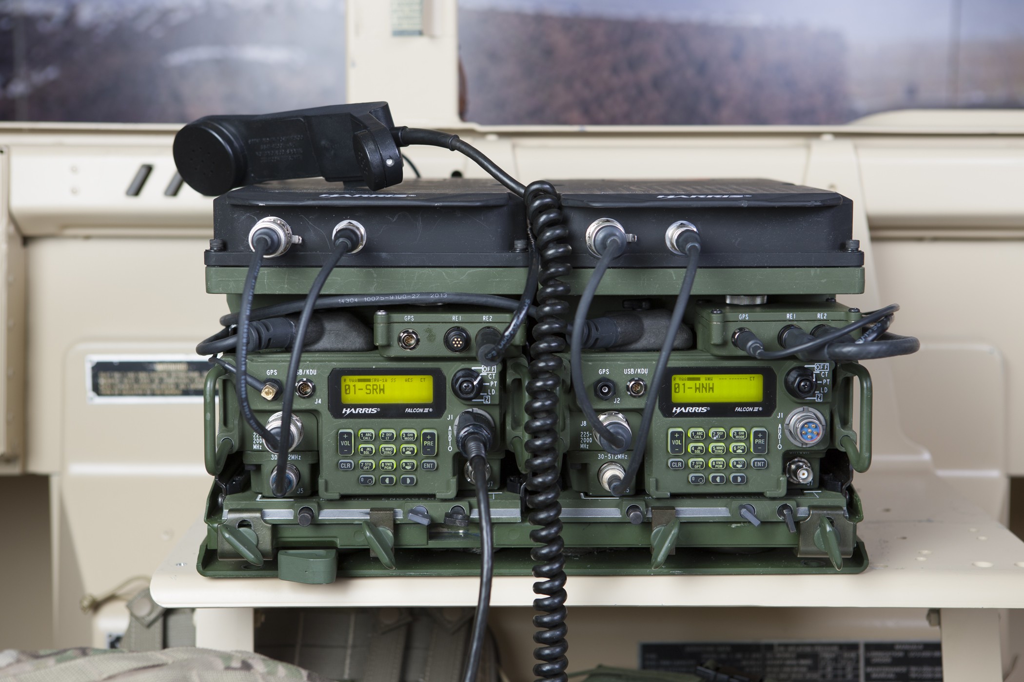 Army's key midtier radio moves forward with tests Article The