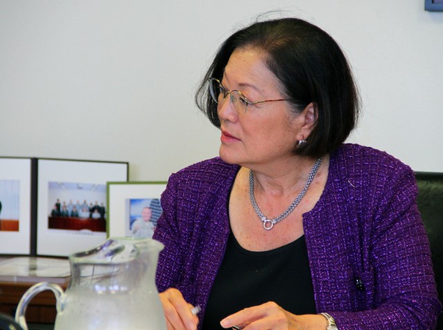 Senator Hirono receives brief from PRMC and TAMC leaders