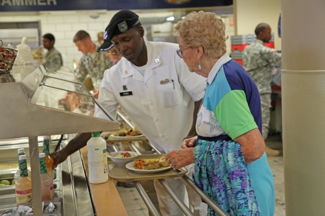 Veterans share stories with Sledgehammer Soldiers during 95th Annual Society of 3ID reunion