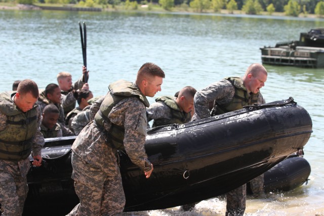 4th MEB troops dive into water operations training