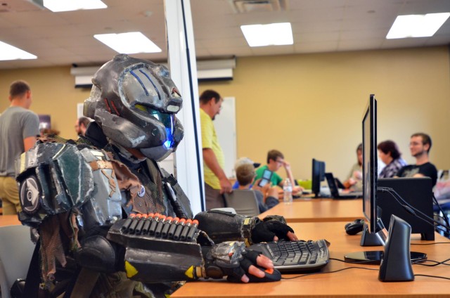 Soldiers get their geek on