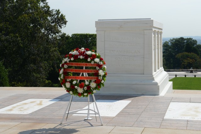 Singapore's top defense chief honors the fallen during trip to Washington