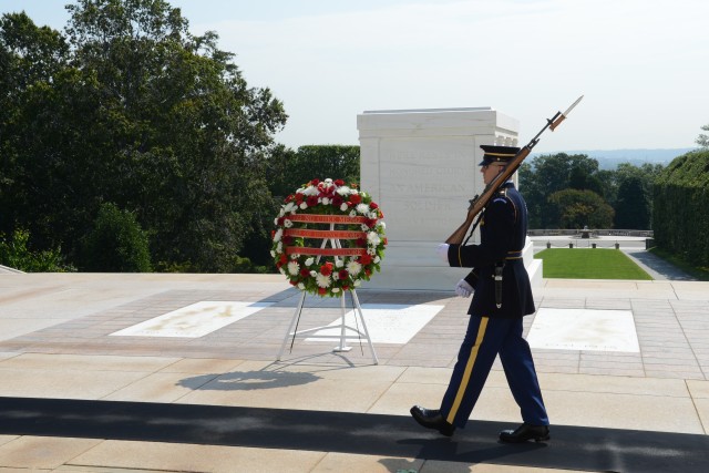 Singapore's top defense chief honors the fallen during trip to Washington
