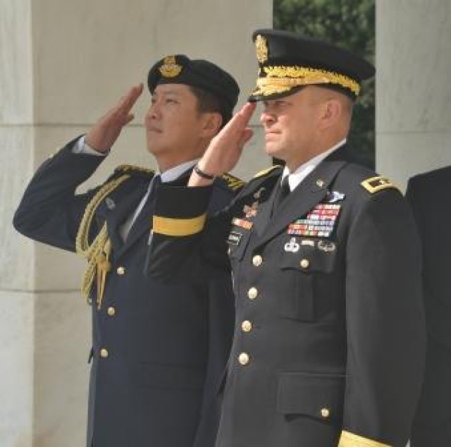 Singapore's top defense chief honors the fallen during trip to Washington