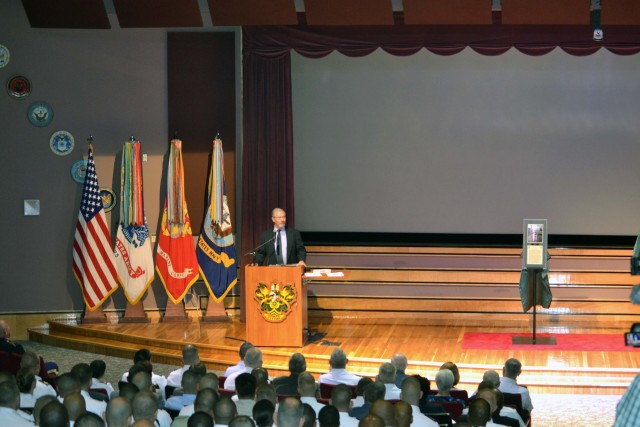 Merrill addreeses induction into USASMA Hall of Honor