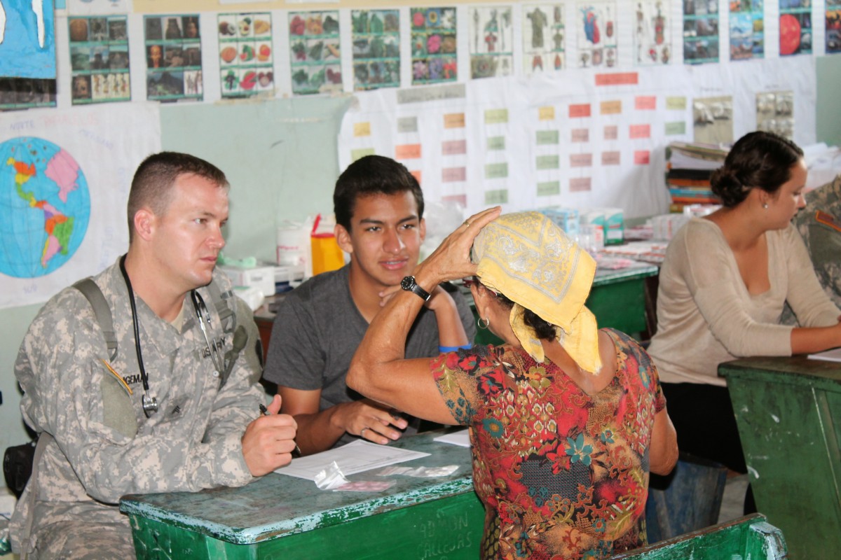 Team Soto Cano opens Utila's baseball season > Joint Task Force-Bravo >  Article Display