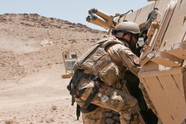 Slovak team trains Afghan soldiers to instruct their own weapons training