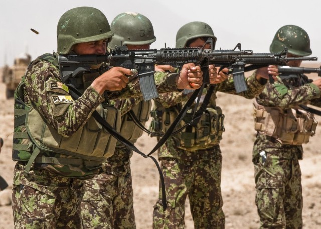 Slovak team trains Afghan soldiers to instruct their own weapons training