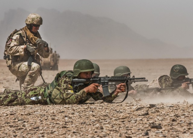 Slovak team trains Afghan soldiers to instruct their own weapons training