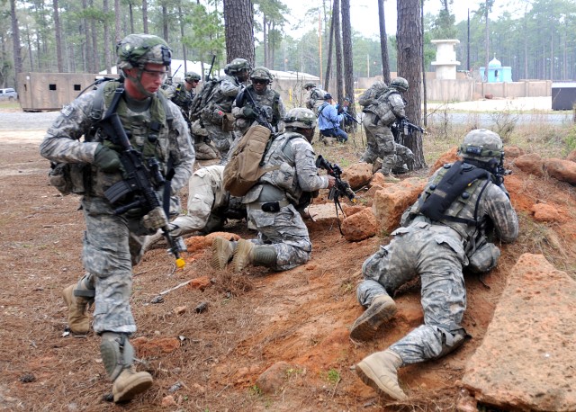 20th CBRNE troops train with 82nd Airborne Division