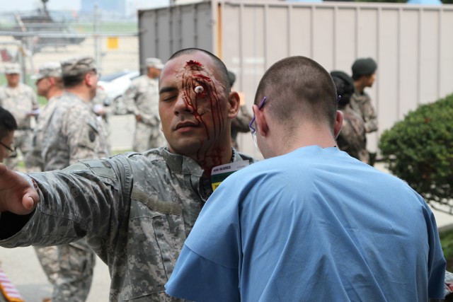 121st Combat Support Hospital Soldiers simulate patients
