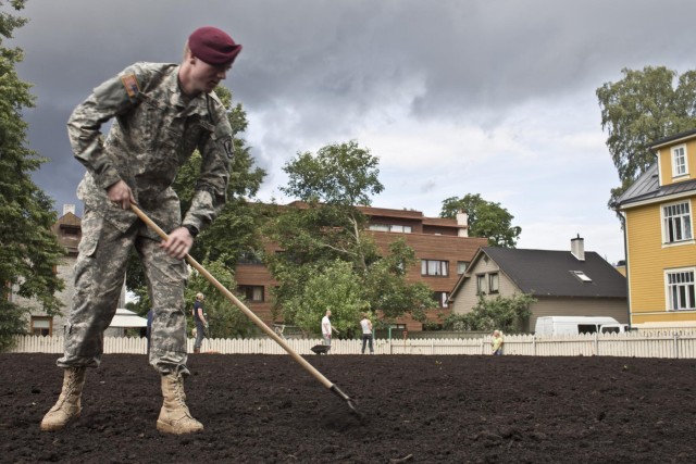 173rd Airborne paratroopers clear way for Estonian school playground