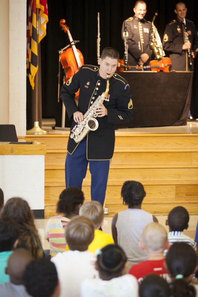 Army Field Band Presents Instrument Demonstrations for Local Students