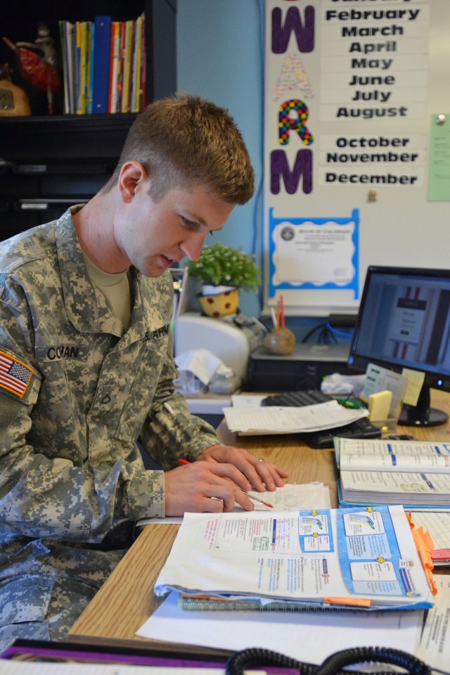 Soldiers mentor elementary students