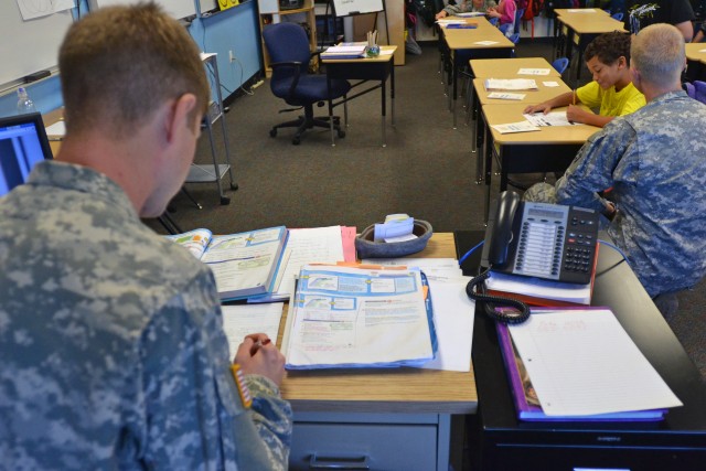 Soldiers mentor elementary students