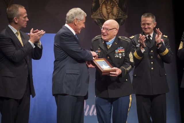Army Vietnam veterans inducted into Pentagon's Hall of Heroes