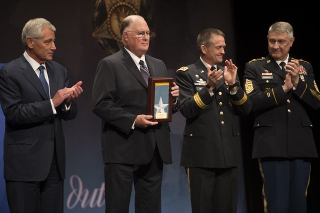 Army Vietnam veterans inducted into Pentagon's Hall of Heroes