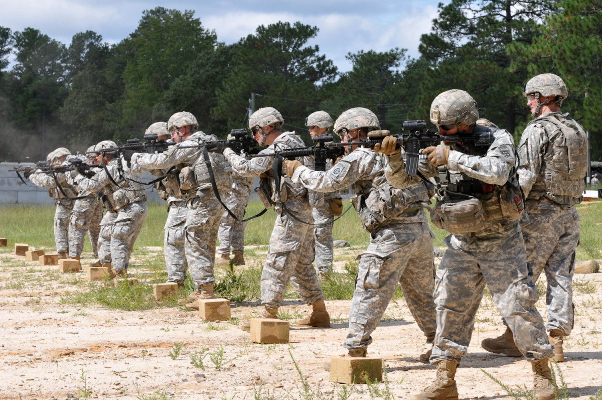 Thunder Bolts conduct reflexive fire training | Article | The United ...