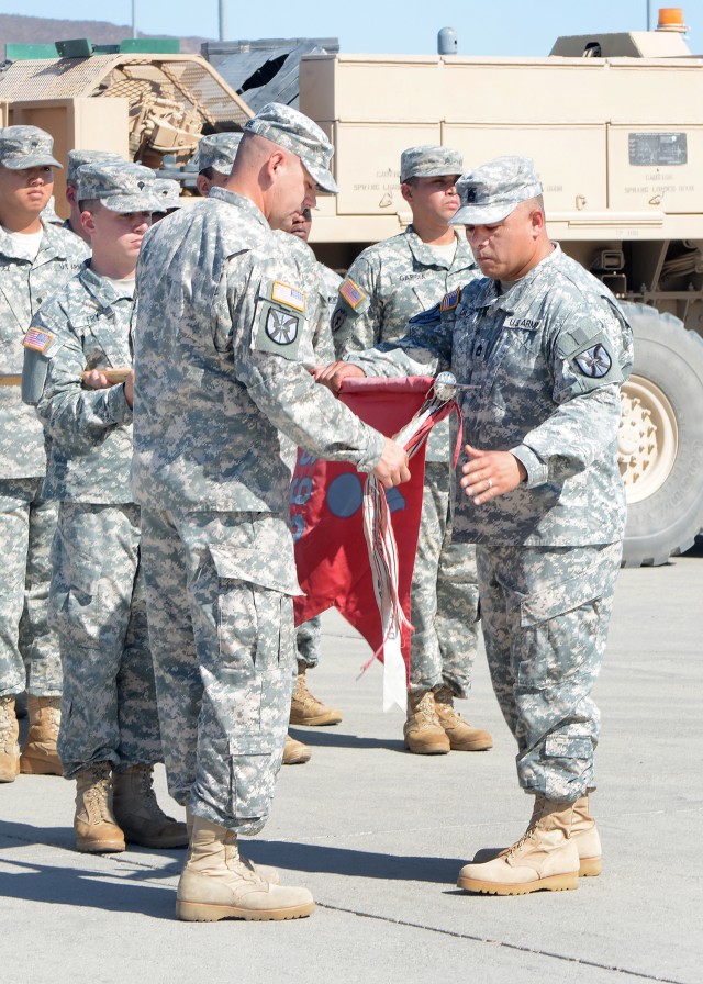 Capt. Samuel Sistare and Sgt. 1st Class Michael Diaz case colors