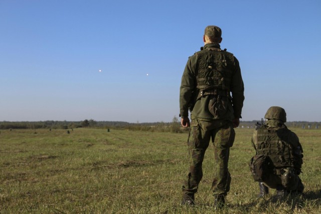 Sky Soldiers and Iron Wolves train together on M320 range
