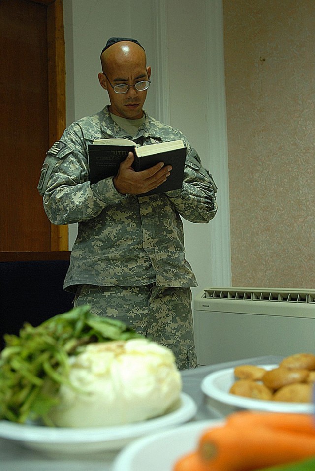 Soldiers travel to VBC to celebrate the Jewish New Year