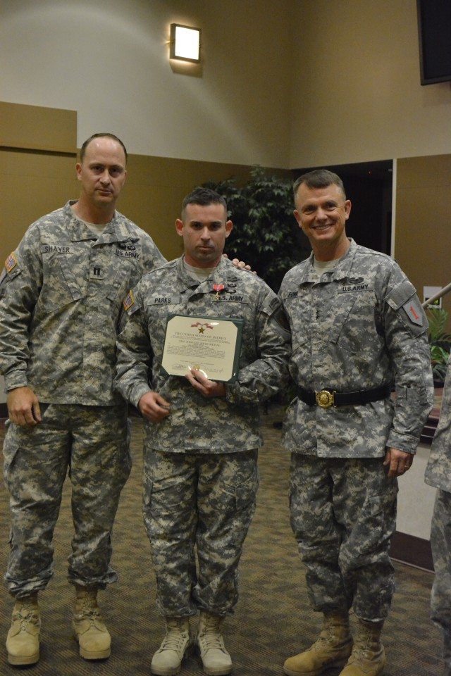 3rd Recruiting Brigade Commandant Presents Bronze Star With Valor To