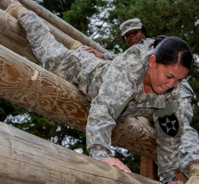 Female Soldiers overcome obstacles