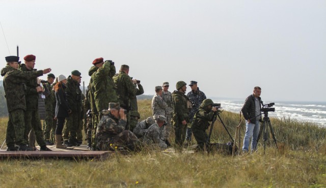 173rd Airborne and Lithuanian Iron Wolves live-fire artillery over the Baltic Sea